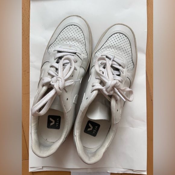 veja white sneaker v10 CWL - Picture 2 of 4